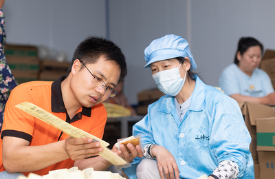 熊文文 大悟縣返鄉創業新鄉賢，以互聯網銷售助力鄉村振興，當選“中國網事·感動2023”二季度網絡感動人物